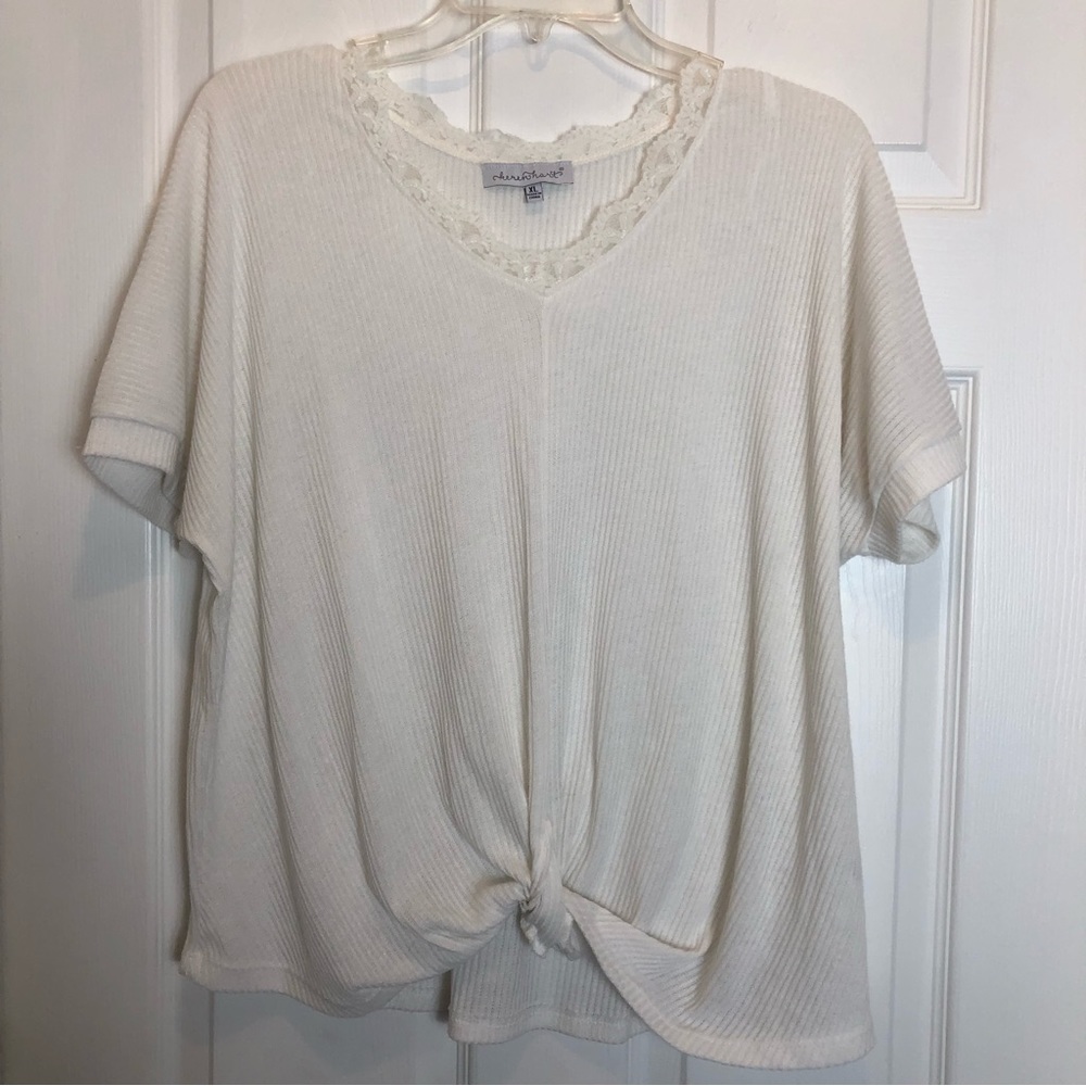Keren Hart Pullover Short Sleeve Top with Front Knot. Size XL